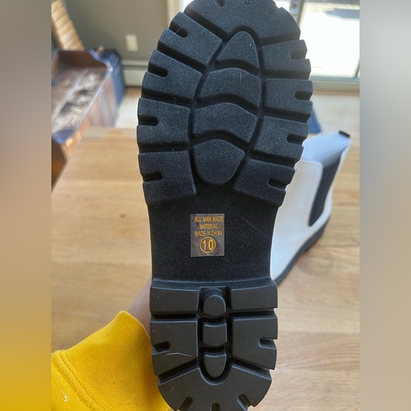 Cute white and black ankle boots - Picture 3 of 4